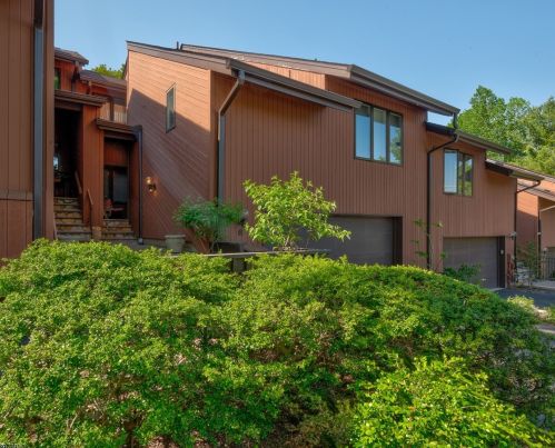 6 Mullarkey Dr, Town Center, NJ 07052-2256