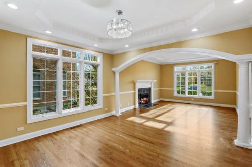 1 Clubside Ct, Willowbrook IL  60527-8129 exterior