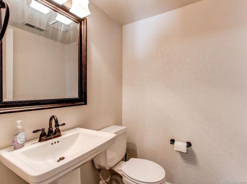 20695 Oxford Pl, Denver CO 80014-5137 exterior