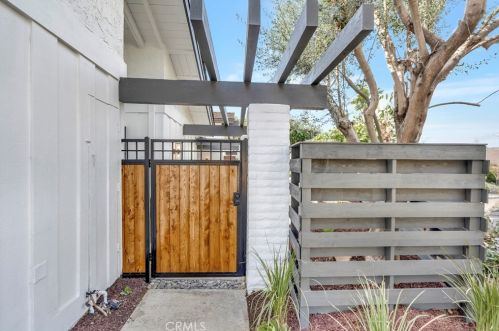 323 Calle Empalme, San Clemente CA  92672-2105 exterior