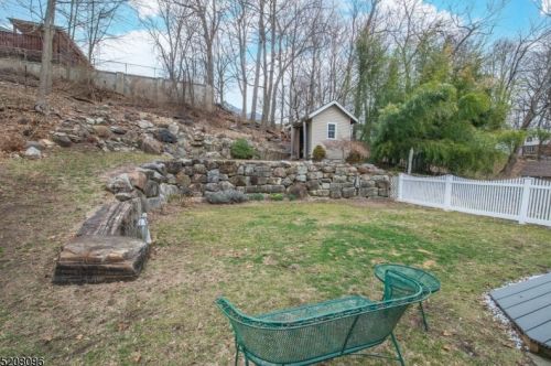 92 Carey Ave, Kinnelon, NJ 07405-1444