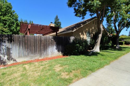 278 Dunsmuir Dr, Lodi, CA 95240-6311