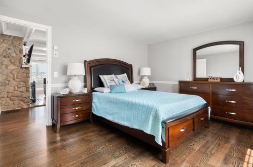 2 Sea Breeze Ave, Niantic CT  06357-3415 exterior