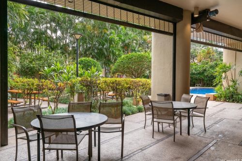 60 Beretania St, Honolulu HI  96817-4752 exterior