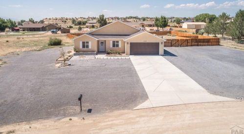 1243 Casa Grande Dr, Pueblo, CO 81007-6111