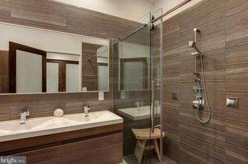 328 15th St, Philadelphia PA  19102-0010 exterior