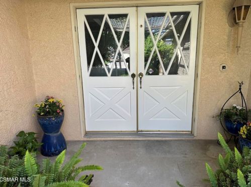 2105 Hurles Ave, Simi Valley CA 93063-2731 exterior