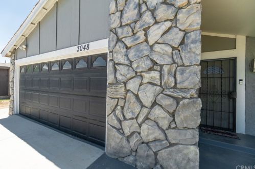 3048 Amsterdam Dr, Riverside CA  92504-4212 exterior