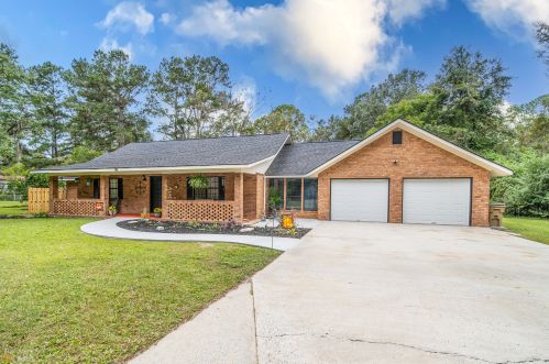 790 Lake Gale Dr, Midway, GA 31320-4332