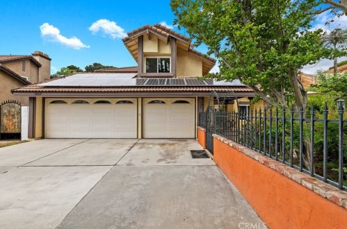 5807 Greens Dr, Riverside, CA 92509-7327