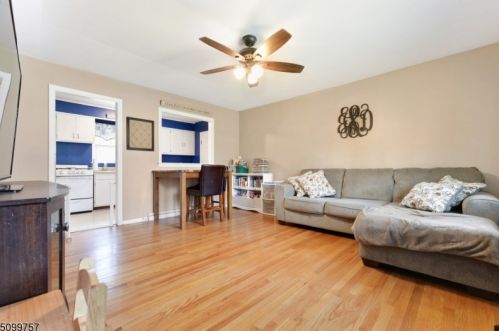 86 Grand Ave, Cedar Knolls, NJ 07927-1417