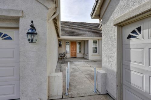 2504 Neutra Way, Elk Grove, CA 95758-7482