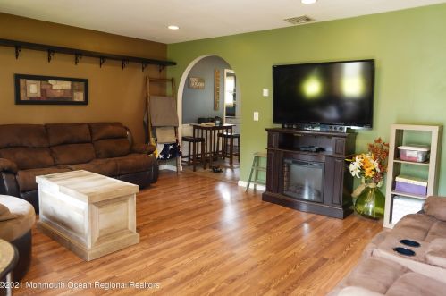 2457 Holly Hill Rd, Lakehurst, NJ 08759-6119