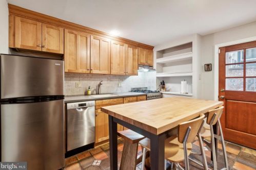 821 10th St, Philadelphia PA 19147-3726 exterior