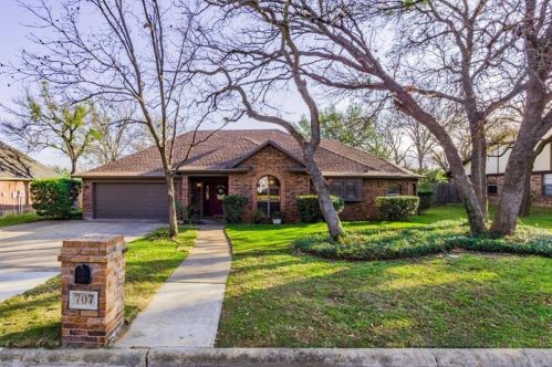 707 Murco Dr, Mineral Wells, TX 76067-5785