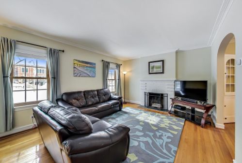 7330 Farwell Ave, Chicago, IL 60631-1147