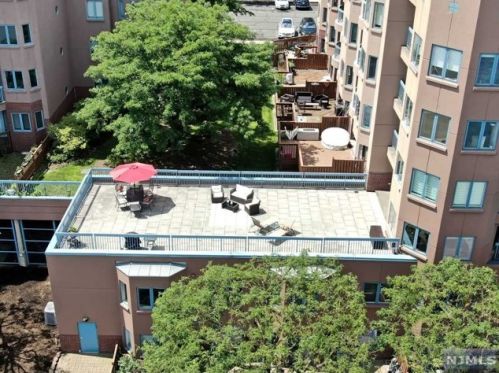 304 Nelson Ct, Edgewater, NJ 07020-1632