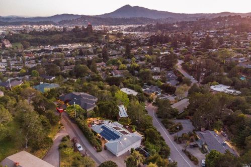 12 Lochness Ln, San Rafael, CA 94901-2425