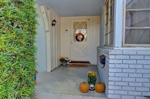 645 Hacienda St, Anaheim CA  92804-2656 exterior