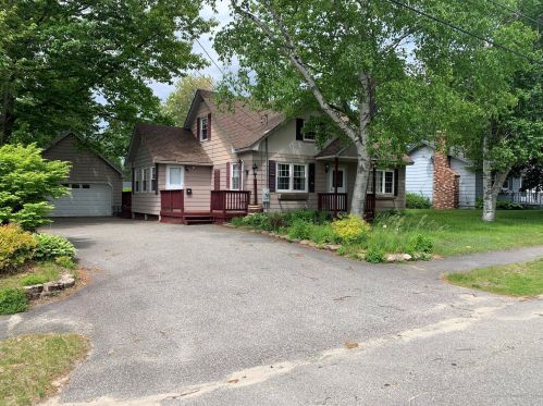 74 Ohio St, Millinocket, ME 04462-1936