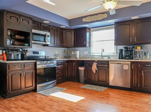 945 Lake St, Hobart, IN 46342-5229