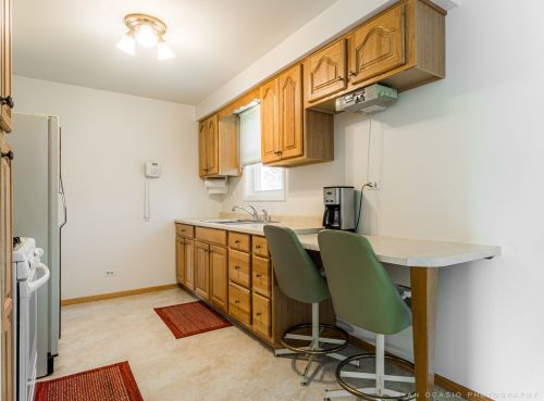 452 Aztec Dr, Carol Stream IL  60188-1586 exterior