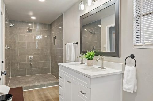 4801 Selkirk Dr, Fort Worth TX  76109-5043 exterior