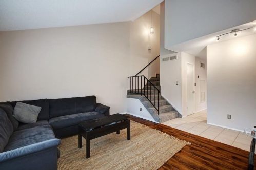 9507 Blue Creek Ln, Austin TX  78758-5801 exterior