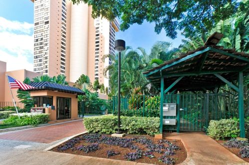 5333 Likini St, Honolulu HI  96818-1762 exterior