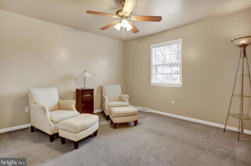 16 Mill Pond Dr, Lancaster PA  17603-7411 exterior