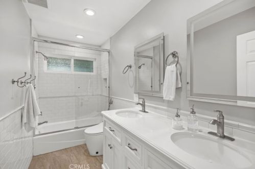 10 Vispera, Irvine CA  92620-2127 exterior