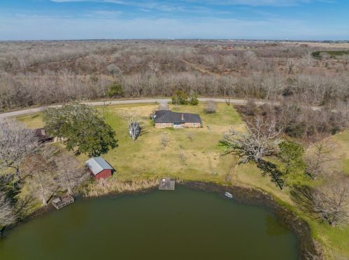 140 Lakewood Dr, Angleton TX  77515-9484 exterior