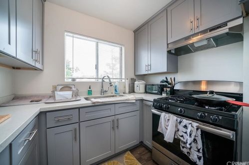 1447 Windsor Rd, Glendale CA  91205-2767 exterior
