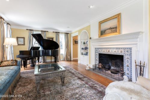 52 Locust Rd, Greenwich, CT 06831-2545