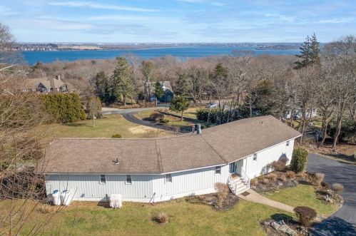 62 Champlin Rd, South Kingstown, RI 02874-3316