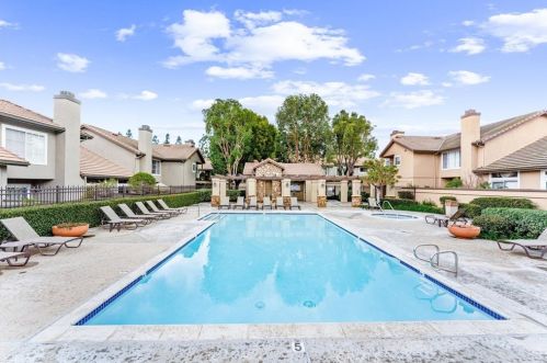 537 Hollydale Ln, Anaheim CA  92808-1931 exterior