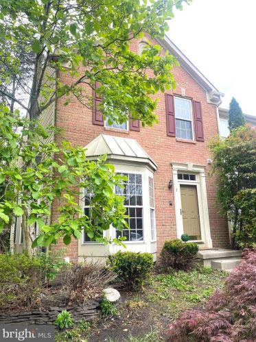 1 Colts Neck Dr, Erial, NJ 08081-5611
