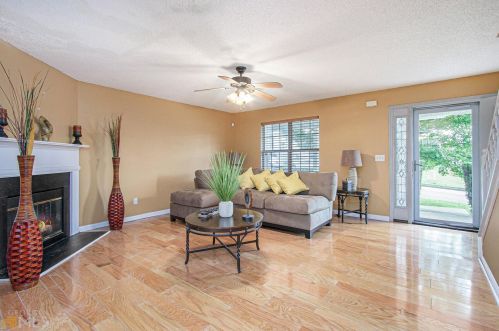 5838 Waggoner Ct, Rex GA 30273-5201 exterior