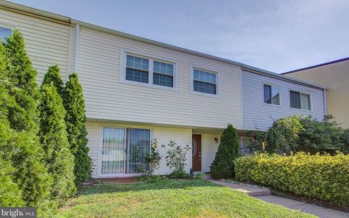 418 Spruce Ct, Herndon, VA 20170-5465