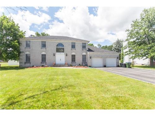 2 Linda Ln, Edison, NJ 08820-1190