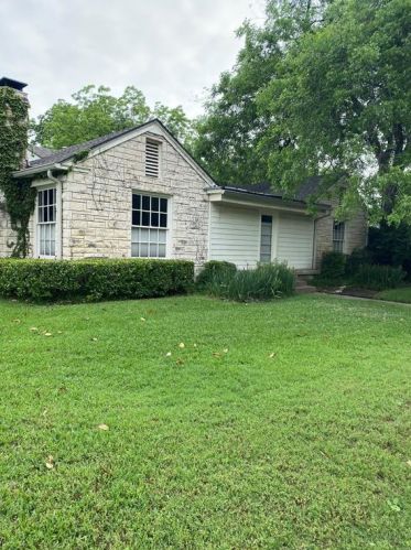 8406 Chadbourne Rd, Dallas, TX 75209-3412