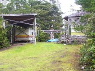 146 Outer Dr, Florence OR  97439-8766 exterior