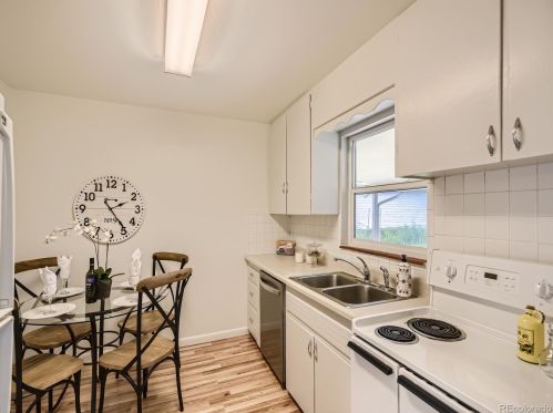 4745 Logan St, Englewood CO 80113-6841 exterior