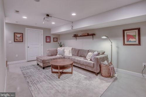 1600 Bodine St, Philadelphia PA 19122-0030 exterior