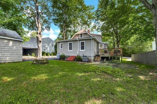 129 Grumman Ave, Norwalk CT  06851-2404 exterior