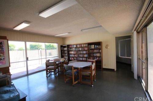 330 Magpie Ln, Santa Ana CA  92708-5822 exterior