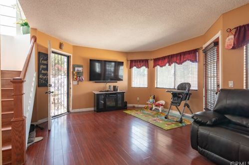 375 Grape Ave, Compton, CA 90220-6707