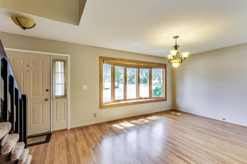 149 Abbeywood Cir, Streamwood, IL 60107-1054