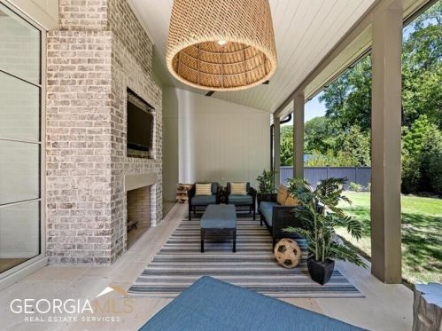 2303 Havenridge Dr, Atlanta GA  30305-4014 exterior