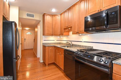 5640 Kirkham Ct, Springfield VA  22151-1709 exterior